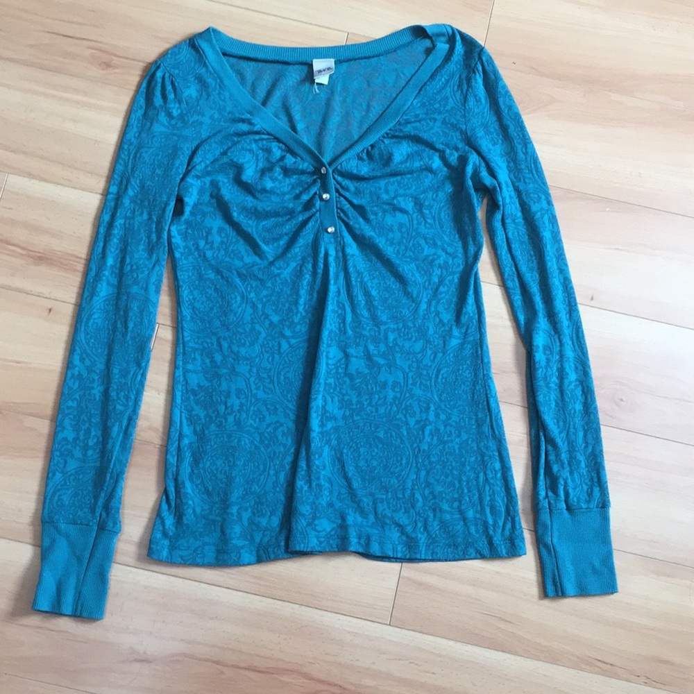Blue long sleeve v- neck & grey long sleeve v-neck